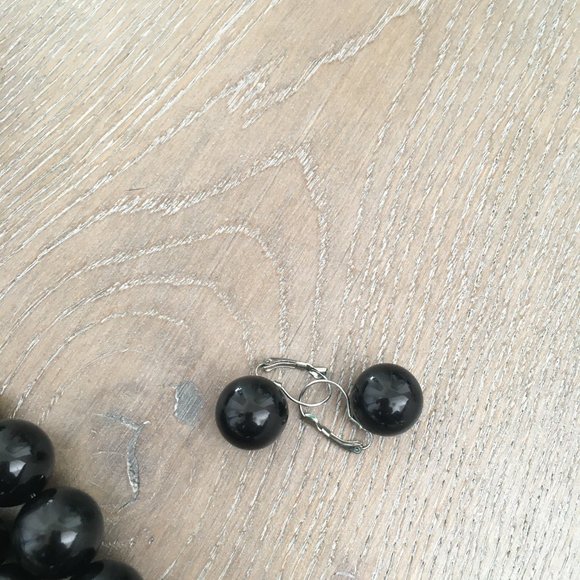 Chunky Black Necklace - Picture 6 of 6